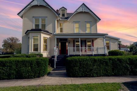 Spacious Upstairs 1Bed- Walking Distance To Beach Outlet Mall Michigan City Exteriör bild