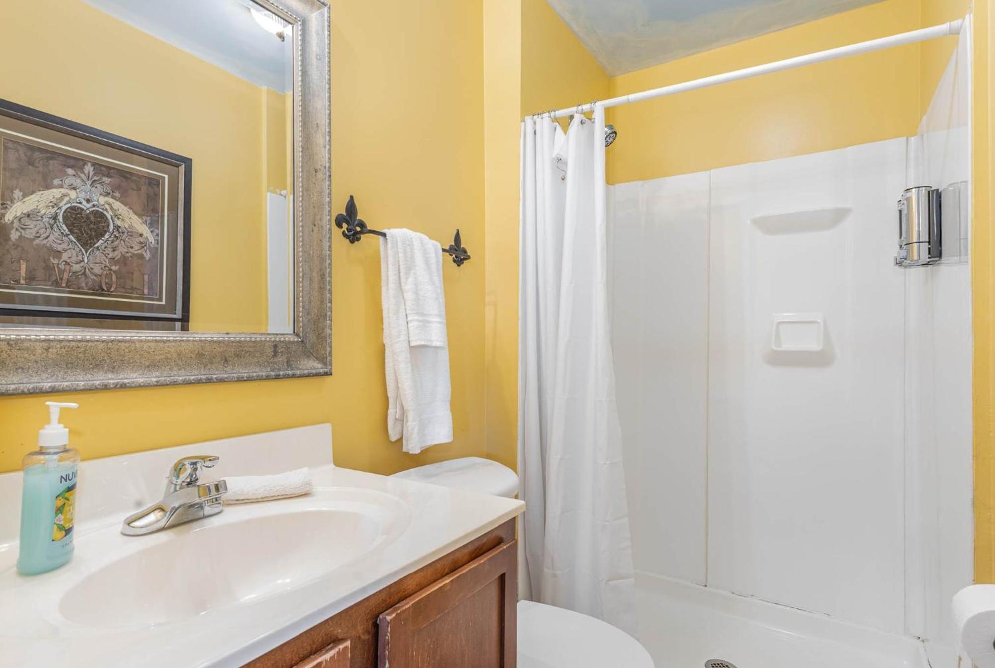 Spacious Upstairs 1Bed- Walking Distance To Beach Outlet Mall Michigan City Exteriör bild