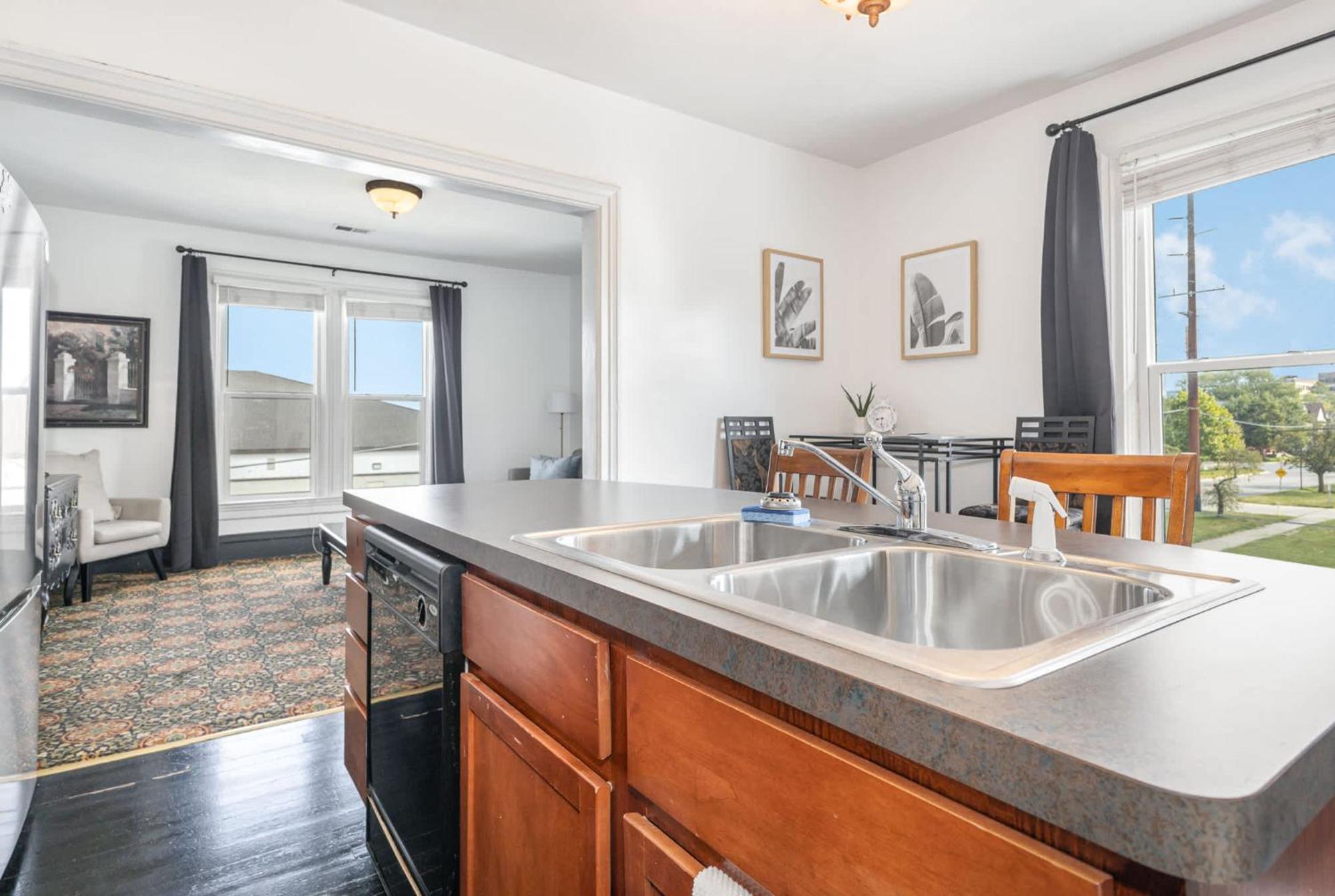 Spacious Upstairs 1Bed- Walking Distance To Beach Outlet Mall Michigan City Exteriör bild